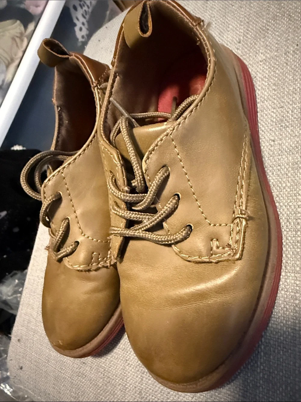 OshKosh Tan Leather Lace-Up Shoes, Sz 9 toddler